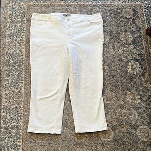 Chico's White Ankle Cropped Jeans